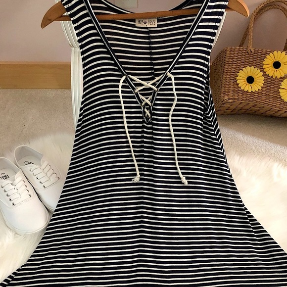 💋Free Kisses Navy Striped Mini Dress Size Small - Picture 2 of 7